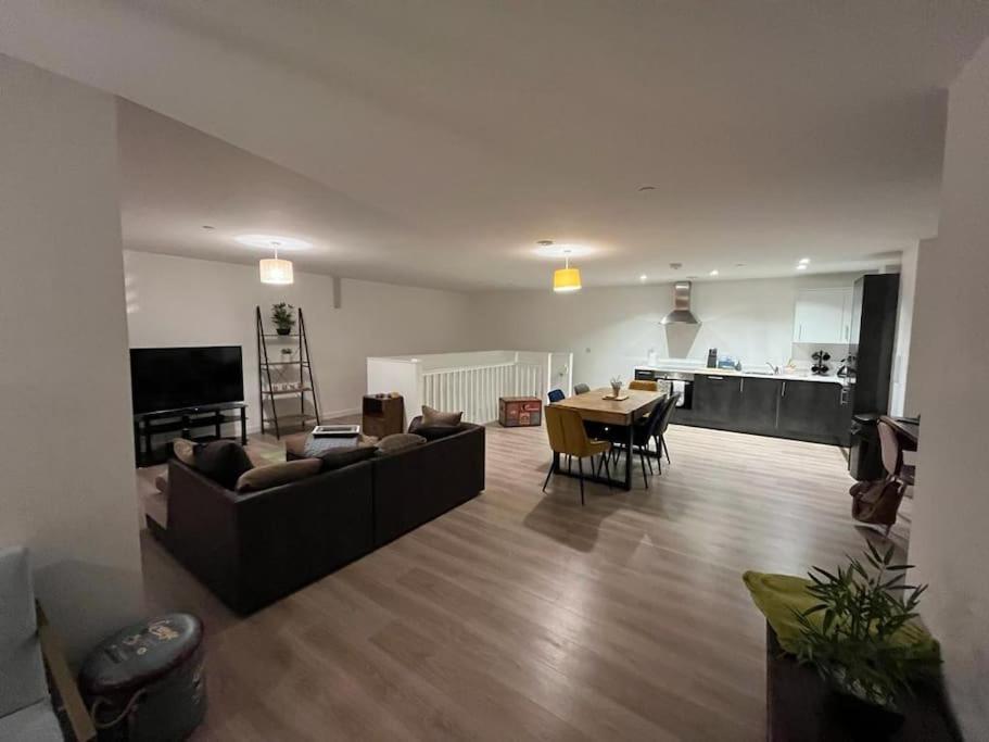 Bayard Luxe 2 Bedroom Penthouse Duplex Peterborough Extérieur photo